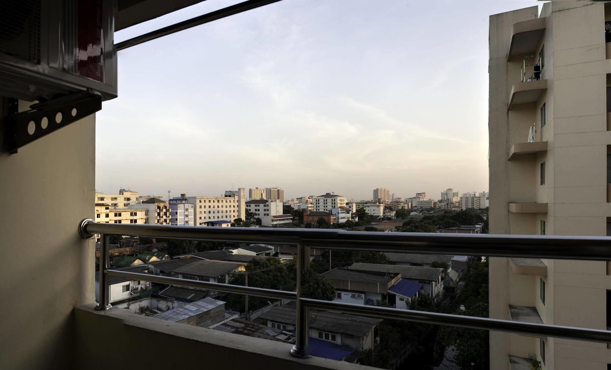View Place Hotel & Residence Bangkok Exteriör bild